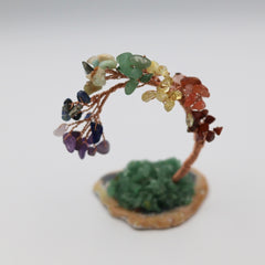 Træ med chakra sten