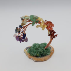 Træ med chakra sten