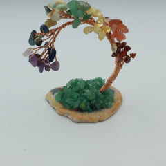 Træ med chakra sten