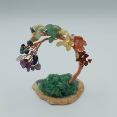 Træ med chakra sten