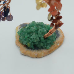 Træ med chakra sten