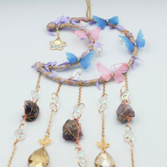 Ophæng med sommerfugle og krystaller