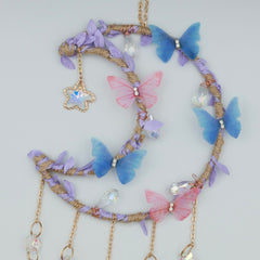 Ophæng med sommerfugle og krystaller