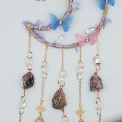 Ophæng med sommerfugle og krystaller