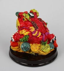 Lykkefrø - Håndmalet i farvestrålende farver, den sidder på et overflødighedbæger - 8cm høj