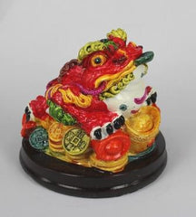 LYKKEFRØ - HÅNDMALET I FARVESTRÅLENDE FARVER, DEN SIDDER PÅ ET OVERFLØDIGHEDBÆGER - 8CM HØJ