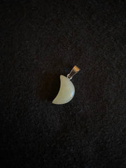 New jade vedhæng måne (sølv)