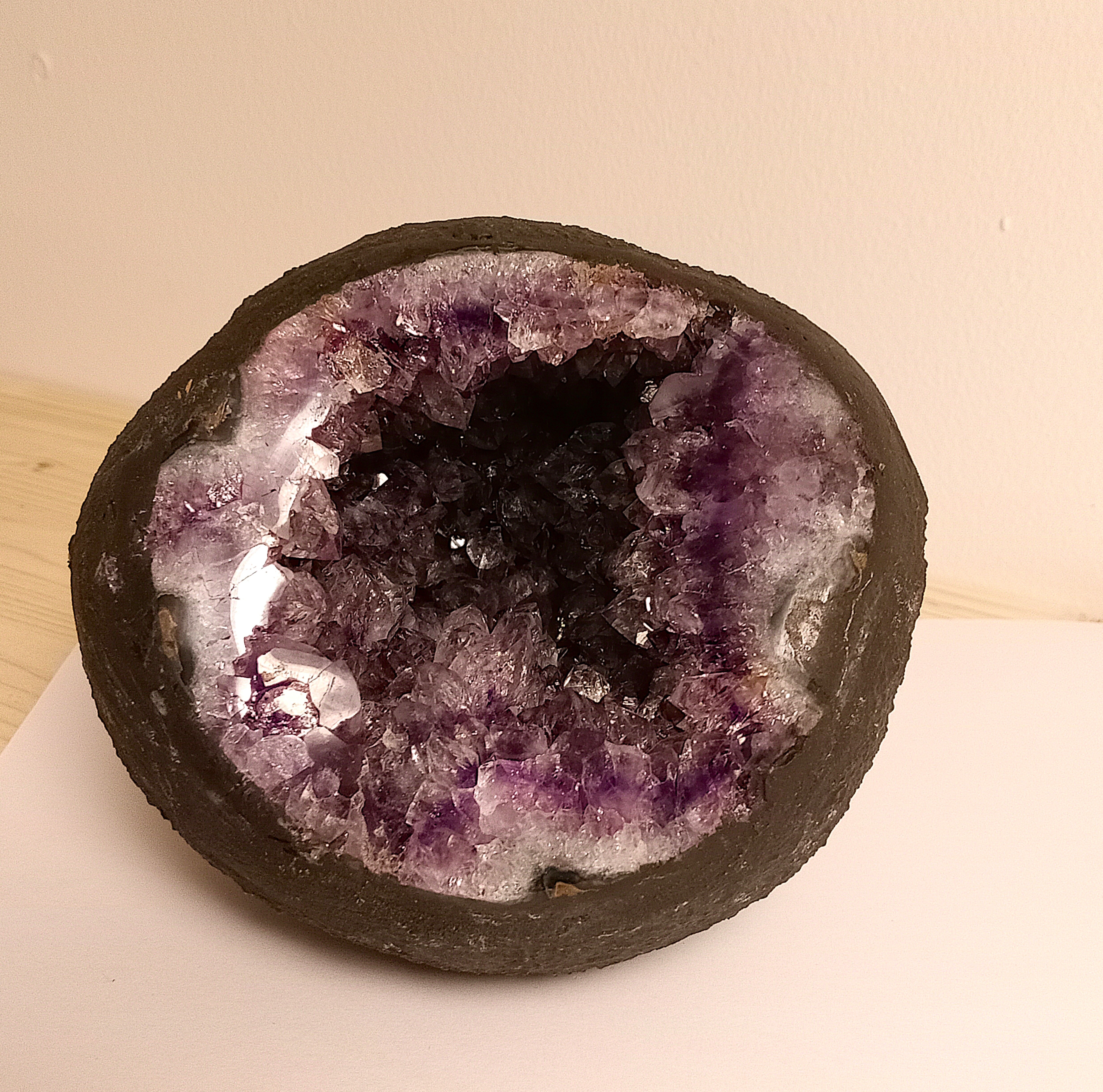 Ametyst- 2,3 kilo (Mål: 13 x 13 cm.)
