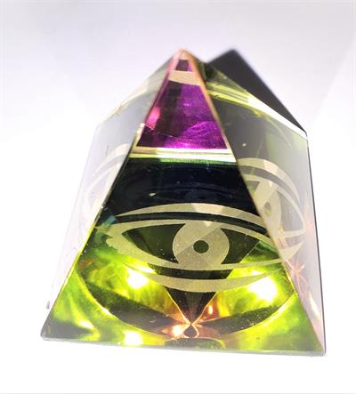 Pyramide af glas- Beskyttende øje