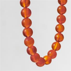 JOMFRUEN - KARNEOL ARMBÅND 8 MM RUNDE STEN